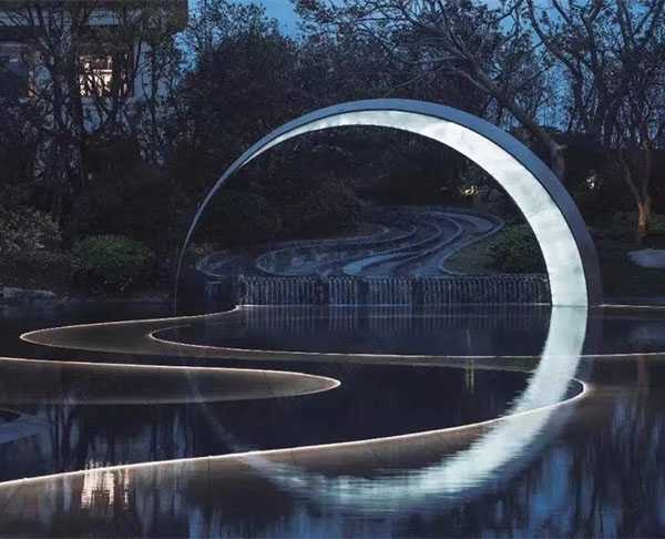 星空体育娱乐莱切赞助商厂家关于景观雕塑的杂谈