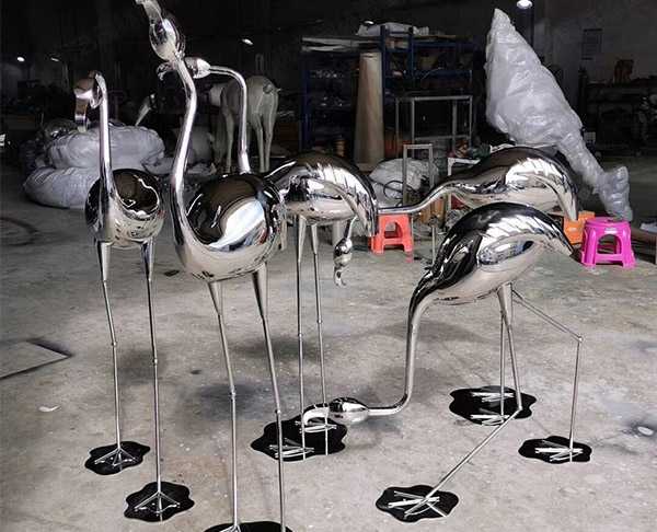 星空体育娱乐莱切赞助商厂家现货不锈钢仙鹤雕塑