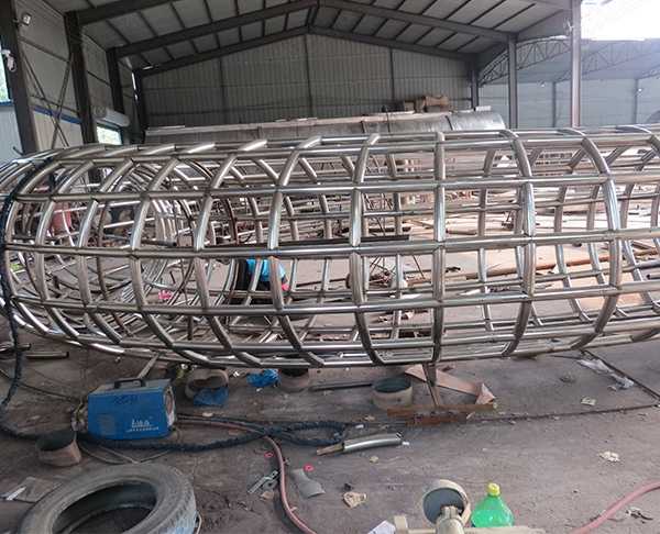 我们和星空体育娱乐莱切赞助商厂家怎样进行雕塑的沟通制作呢？