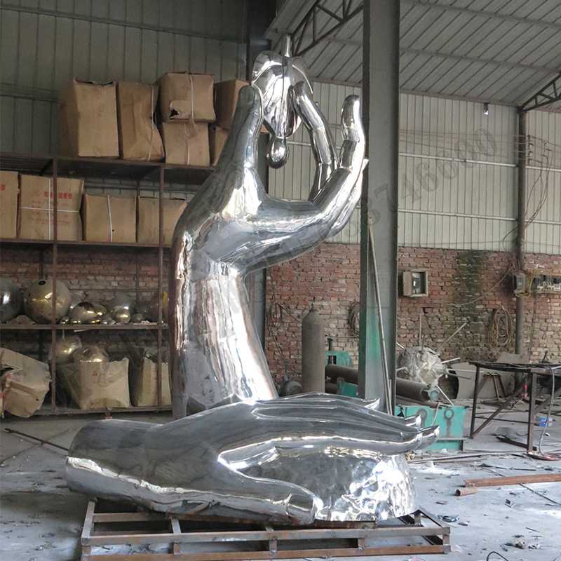 环保星空体育娱乐莱切赞助商，不锈钢水滴雕塑，环保主题景观雕塑
